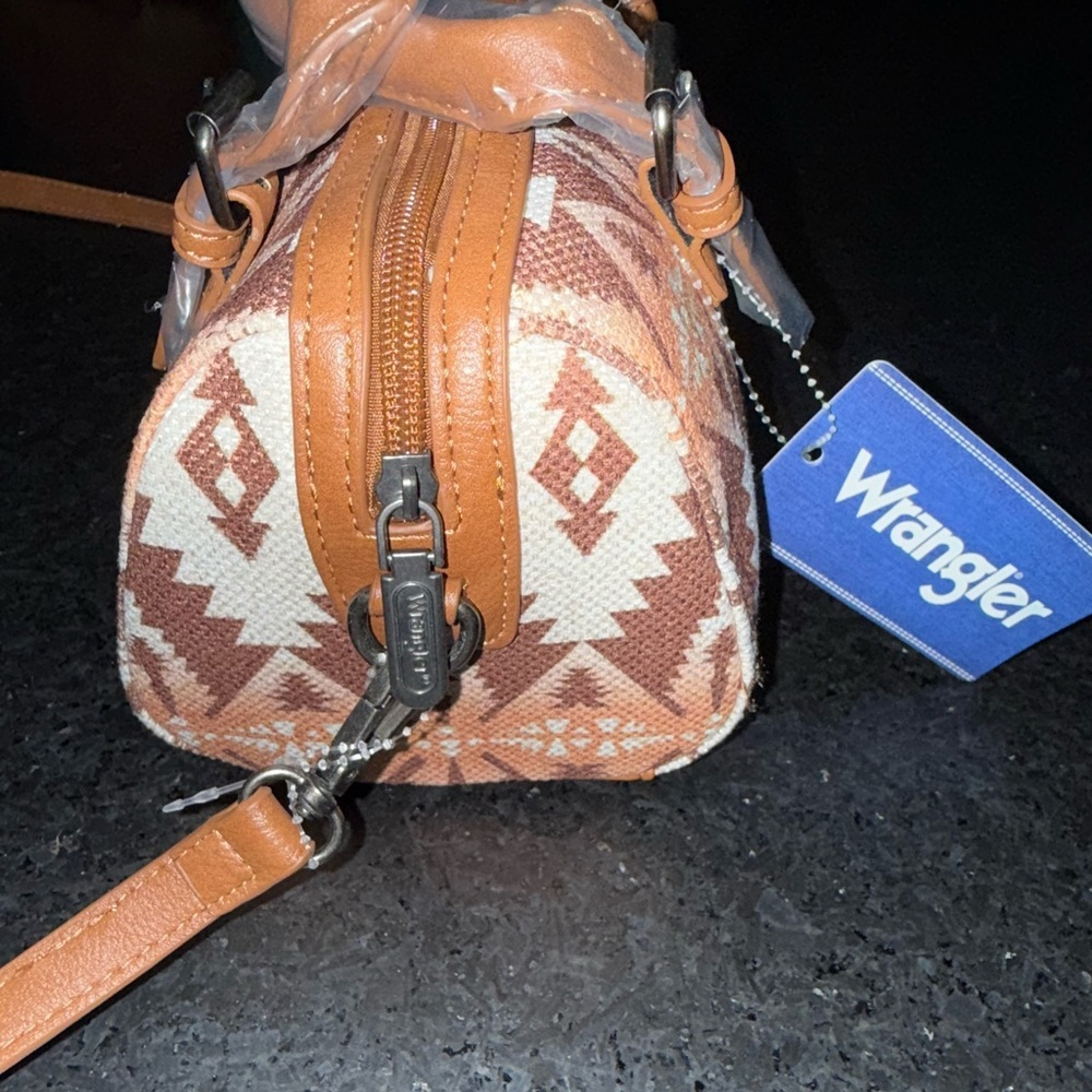 NEW WRANGLER AZTEC SOUTHWEST PRINT BARREL HANDBAG DETACHABLE CROSSBODY STRAP - Picture 6 of 12